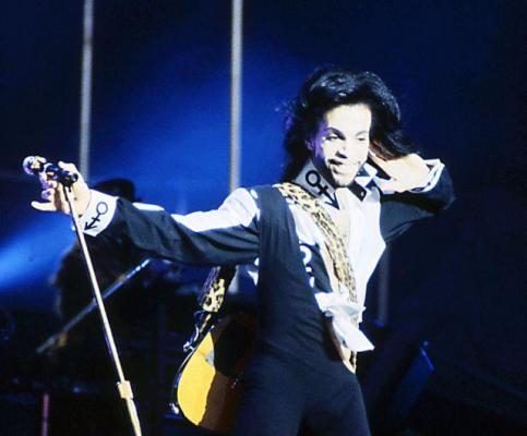 Noi dezvăluiri despre Prince. Ce spune bodyguardul vedetei despre ultimele săptămâni din viaţa artistului