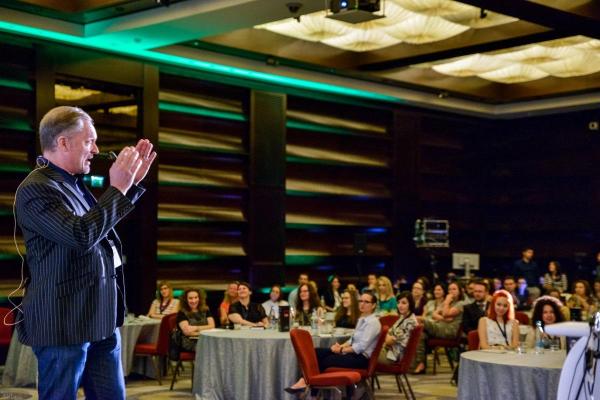 Cum folosesc liderii de business internaționali tehnologia în business?