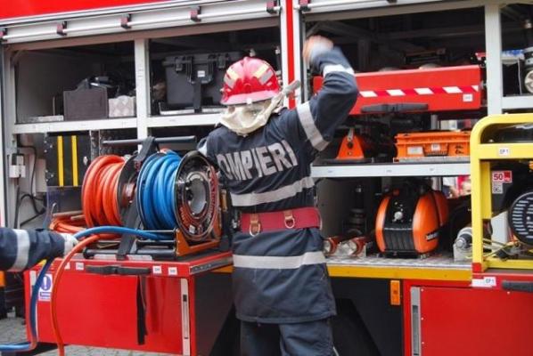 Buzău: Un microbuz plin cu pasageri a fost cuprins de FLĂCĂRI!