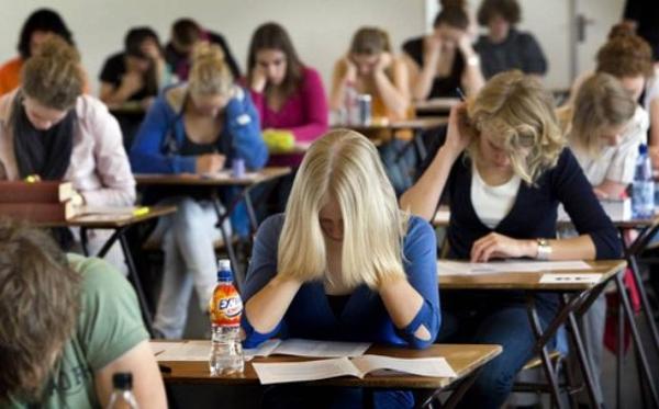 EVALUAREA NAŢIONALĂ 2016. SCANDAL la proba scrisă la matematică. Subiectele le-au dat dureri de cap elevilor