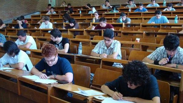 REZULTATE BAC 2016. BAC-ul a trecut, însă nu şi emoţiile! Urmează admiterea la facultate. Topul universităţilor din România
