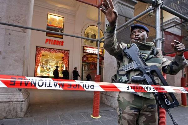 Atentatul de la Nisa a băgat spaima în celebrităţi. Ce vedetă şi-a anulat concertul pe care urma să-l susţină în oraşul groazei