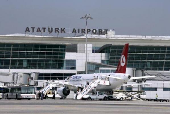 O cursă umanitară Tarom a adus în ţară alţi 108 români de la Istanbul