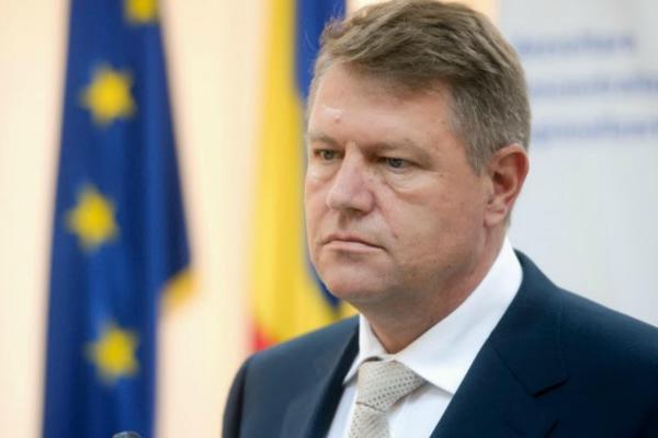 Scrisoare CUTREMURĂTOARE adresată lui Klaus Iohannis “Nu vreau ca după 18 ani de şcoală să devin spălător de vase în Anglia”; "Mi s-a luat de multe. Mi s-a luat să mănânc roşii cu gust de cauciuc"