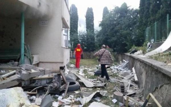 Iaşi: Locatarii evacuaţi în urma exploziei din bloc vor sta în apartamente închiriate de compania E.ON şi vor primi câte 3.000 de lei