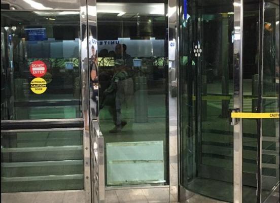 PANICĂ pe aeroportul LaGuardia din New York: "Peste tot sunt soldați cu puști AR-15'' (FOTO)