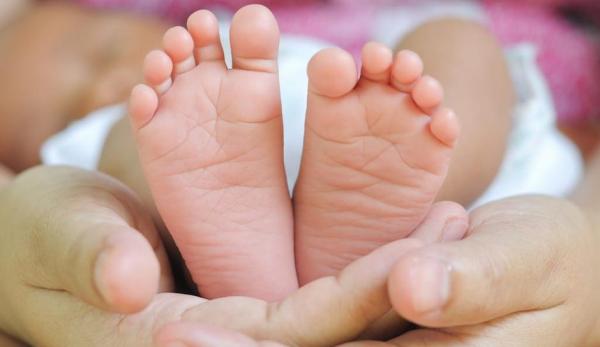 Mărturie TERIFIANTĂ a părinților bebelușului mort la spitalul din Suceava. “Nu vreți să ne lăsați copilul să îl ardem?”