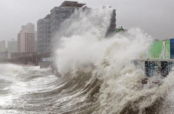 STARE DE URGENŢĂ în Coreea de Nord! Cel puţin 60 de persoane au decedat şi 40.000 au fost evacuate, după inundaţiile care au devastat ţara (IMAGINI TERIFIANTE)
