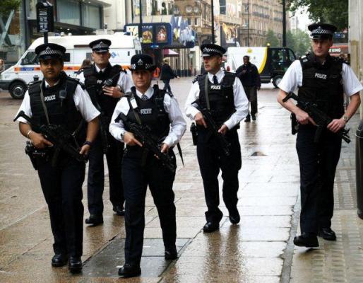 ATENTATE TERORISTE de proporţii, pregătite în  Marea Britanie: Descoperirea incredibilă făcută de poliţişti