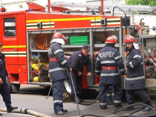 Incendiu la o pensiune din Neamț! Flăcările au cuprins încăperile în care se aflau turiști