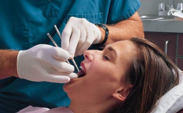 Descoperire REVOLUŢIONARĂ: Dinții cariați s-ar putea regenera