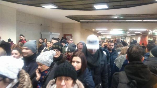 Transportul în comun din Bucureşti, grav perturbat la primele ore ale dimineţii. Metroul nu mai face faţă! (FOTO+VIDEO)