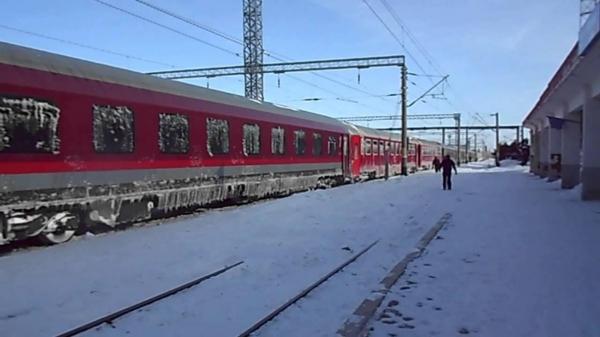 Traficul feroviar, grav perturbat. 99 de trenuri au fost anulate, restricţii de viteză pe regionalele Bucureşti, Galaţi şi Constanţa