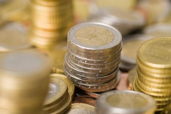 Euro se apropie de un nou nivel minim al ultimelor două luni şi jumătate