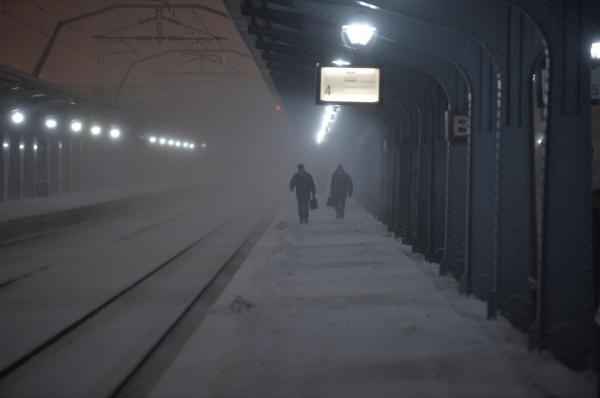 Sunt 46 de trenuri anulate în această dimineaţă, majoritatea dintre ele rute spre zona de est a ţării. Vezi LISTA curselor care nu se mai realizează