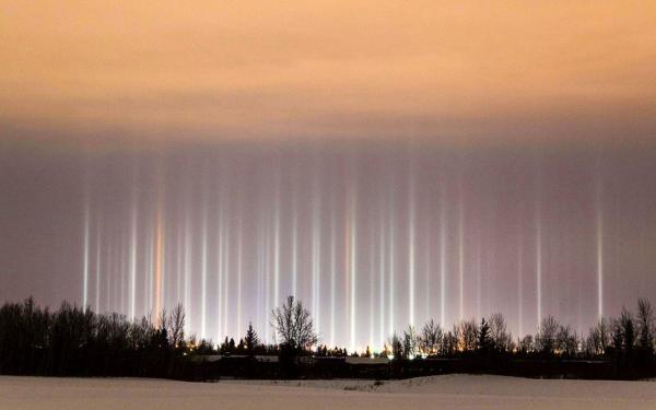 FENOMEN STRANIU şi spectaculos: "Este aproape supranatural, ca şi cum ar fi un RĂZBOI intergalactic" (GALERIE FOTO)