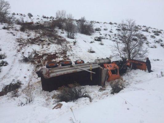 VIDEO Un plug de deszăpezire a fost aruncat direct în prăpastie, căzând 90 de metri: "E un miracol!"