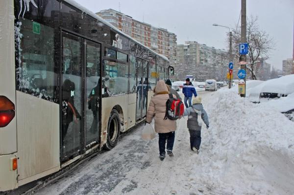 Înapoi la şcoală! Elevii şi preşcolarii din toate judeţele ţării se întorc, de astăzi, la cursuri. Când e următoarea vacanţă