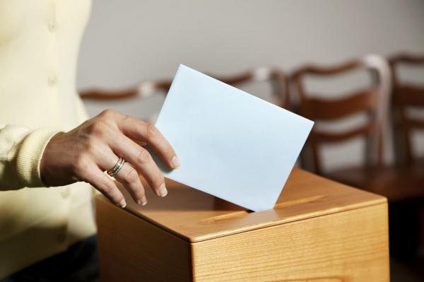 Favorit pentru preşedinţia PE: Antonio Tajani conduce la numărătoarea intermediară a voturilor