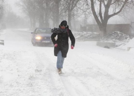 ANM a emis o ALERTĂ METEO de VISCOL și zăpadă spulberată. E cod galben de GER în toată țara