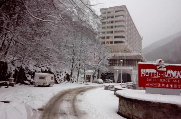 Doi topografi au murit joi în timp ce făceau măsurători într-o galerie din Băile Herculane