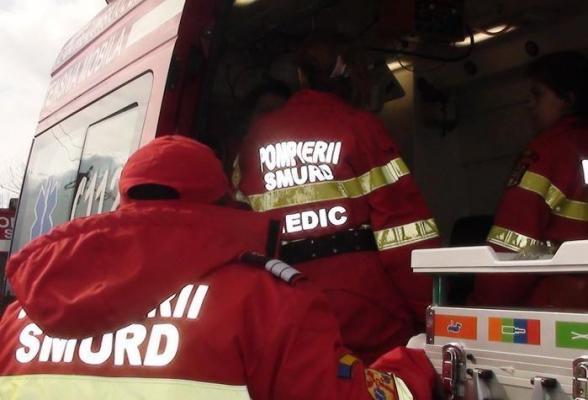 Manevră inexplicabilă a unui şofer bihorean. Bărbatul e în comă, după ce a apăsat violent pedala de acceleraţie, în marşarier