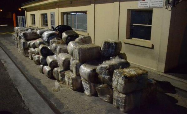 CAMIONUL VISELOR. Un român a transportat 2 TONE DE CANABIS în Franţa (FOTO)