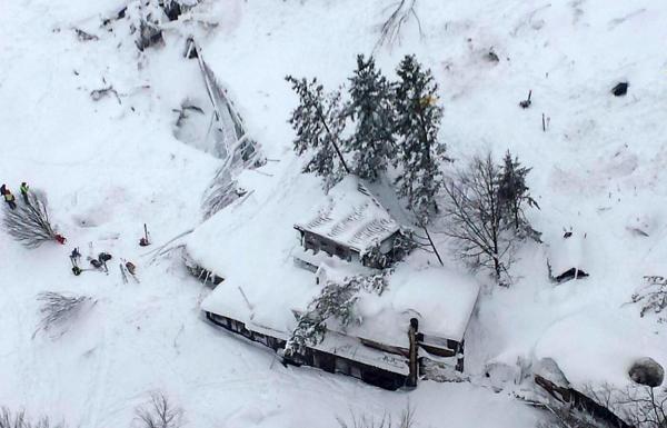 Bilanţ final în coşmarul din Italia: 29 de morţi, 11 supravieţuitori! Salvatorii au oprit oficial căutările în zona hotelului lovit de avalanşă (VIDEO)