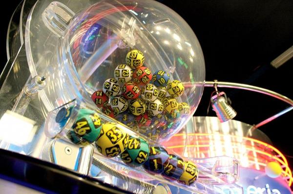 Cum să-ţi creşti şansele de câştig la LOTO! Testează aplicaţia care te ajută să alegi numerele norocoase