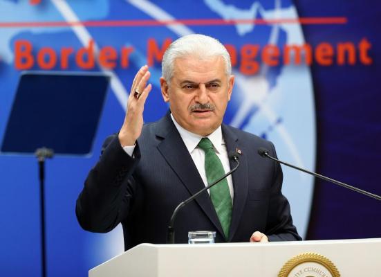 "Nu vom rezolva problema refugiaţilor ridicând ziduri!"