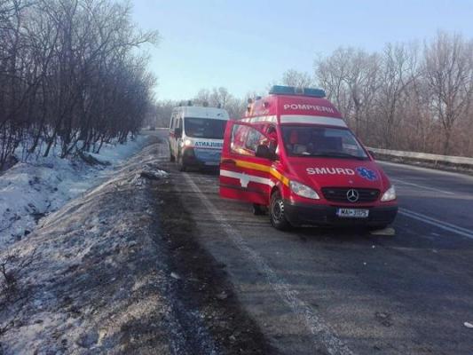 Un şofer a murit pe DN65, după ce autoturismul său s-a cicnit cu un TIR