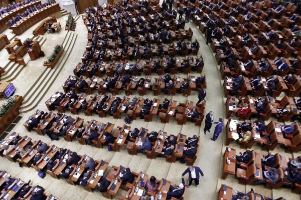 Guvernul Grindeanu a primit votul Parlamentului. Urmează, la ora 19:00, depunerea jurământului