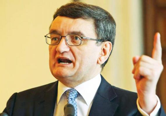 Avocatul Poporului a trimis la CCR sesizarea la legea care interzice persoanelor condamnate să fie în Guvern