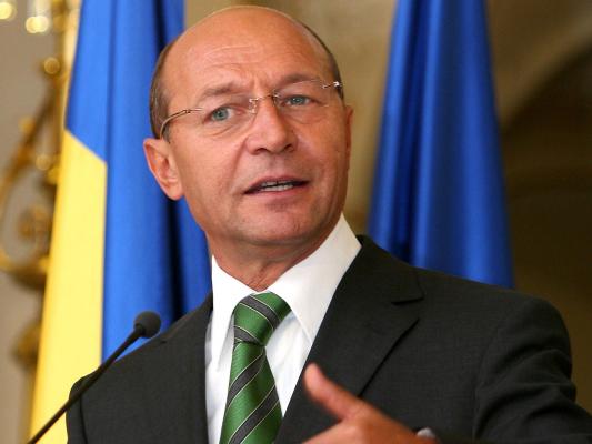 Traian Băsescu îl dă în judecată pe Igor Dodon, după ce acesta i-a retras cetăţenia