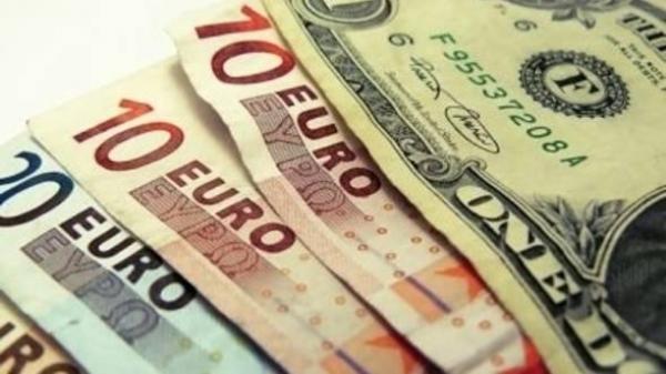CURS VALUTAR Leul s-a apreciat, vineri, în faţa monedei europene şi a dolarului