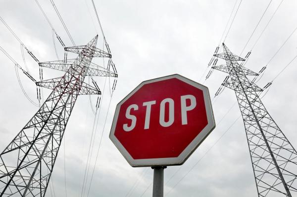 Peste 12.000 de locuinţe din Brăila sunt în continuare fără energie electrică. Şi drumurile de aici rămân închise