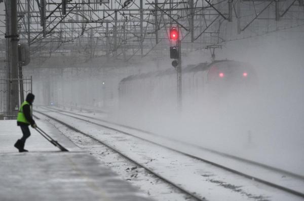 Tren de călători anuat în judeţul Dolj, din cauza condițiilor meteo