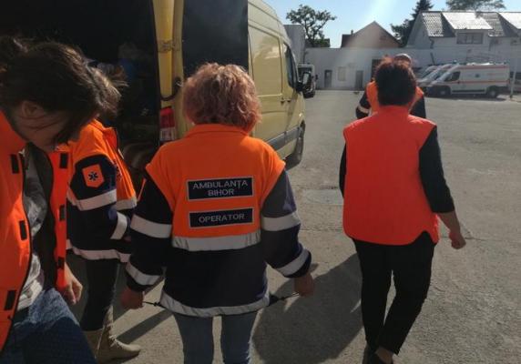 Ambulanța a ajuns la o casă din Bihor unde locuiau 9 copii, asistenta era să facă infarct la vederea lor. Ce a făcut femeia pe urmă i-a lăsat muți pe localnici