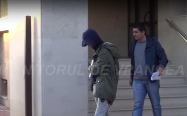 Caz înfiorător în Vrancea, tras la indigo cu violul din Vaslui! Cinci tineri au VIOLAT cu sălbăticie o fată de doar 13 ani şi au publicat imaginile ororii pe Facebook | VIDEO