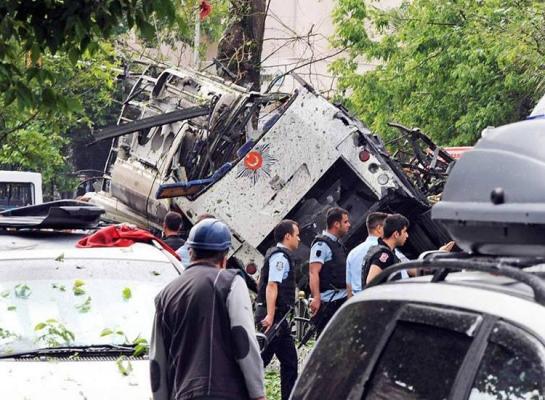 ATENTAT CU BOMBĂ în Turcia! Un autobuz al Poliţiei a fost aruncat în aer în oraşul Mersin