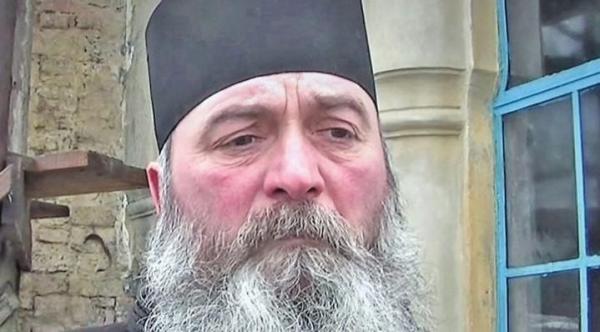 INCIDENT ŞOCANT la Iaşi! Imediat după slujbă, un preot a pus mâna pe ARMĂ, a băgat un cartuş pe ţeavă şi a tras. A executat două "javre", ziua în amiaza mare