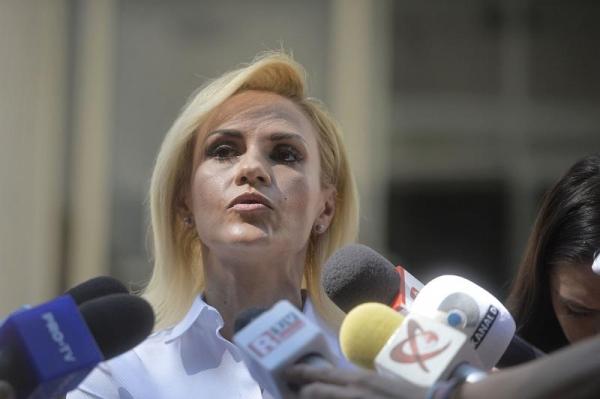 ACUZAȚII GRAVE la adresa primarului Gabriela Firea: "Holdingul Municipal este o mită. Media SALARIILOR celor 5391 de angajați este de 5000 lei"