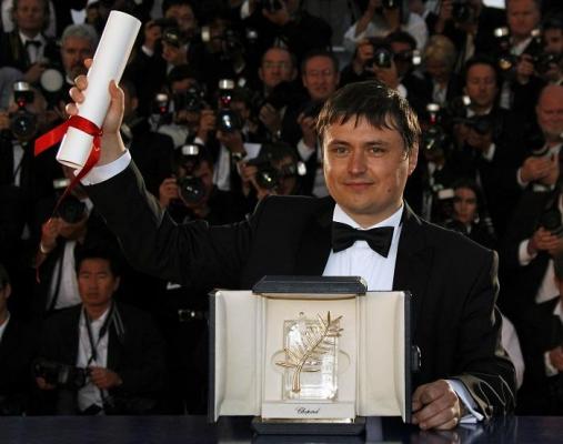 Regizorul Cristian Mungiu a primit însemnele de Cavaler al Ordinului Legiunea de Onoare