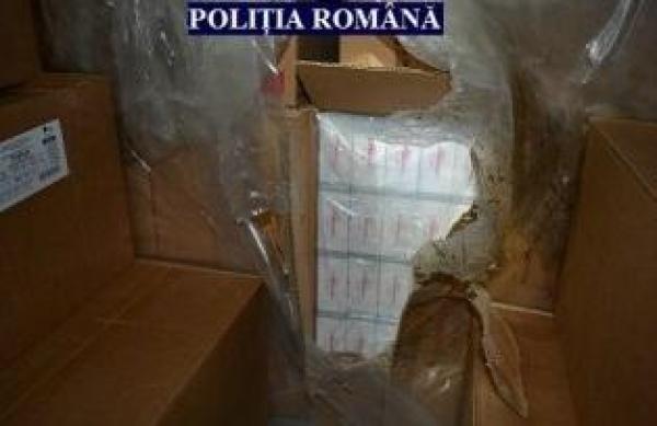 Captură uriaşă la Arad. TIR încărcat cu şase milioane de ţigări netimbrate, descoperit într-o parcare