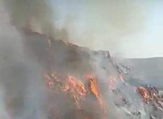 Focul arde din nou lângă Cluj! Incendiu la rampa de deşeuri de la Pata Rât, după evacuarea familiilor din zonă. Imagini cu FLĂCĂRILE URIAŞE