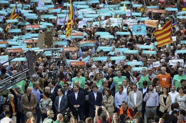 Proteste masive la Barcelona, după ce primul ministru al Spaniei a declanşat suspendarea autonomiei Cataloniei