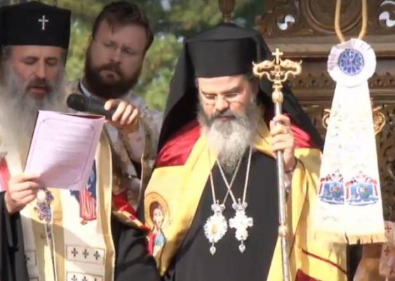 Noul episcop al Huşilor, apel la adresa politicienilor. Mii de credincioşi au participat la slujba de întronizare