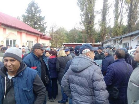Sute de angajaţi ai societăţii de termoficare din Galaţi, protestează pentru că nu îşi mai primesc salariile!