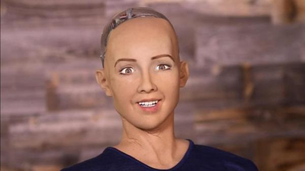 Cum arată Sophia, primul robot din lume care a primit cetăţenia unei ţări - VIDEO