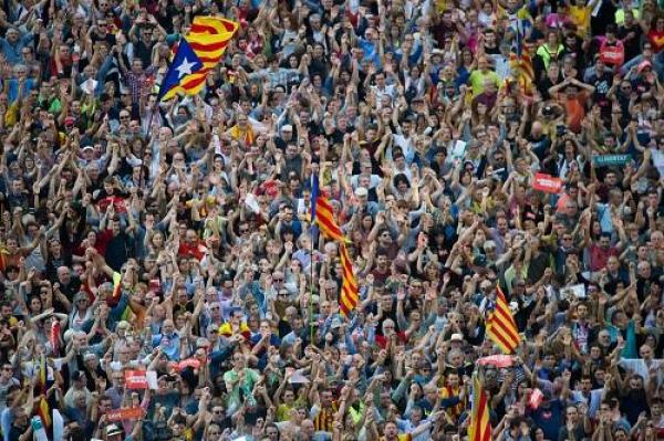 Protest uriaş la Barcelona. Mii de elevii şi studenţi protestează împotriva Guvernului spaniol